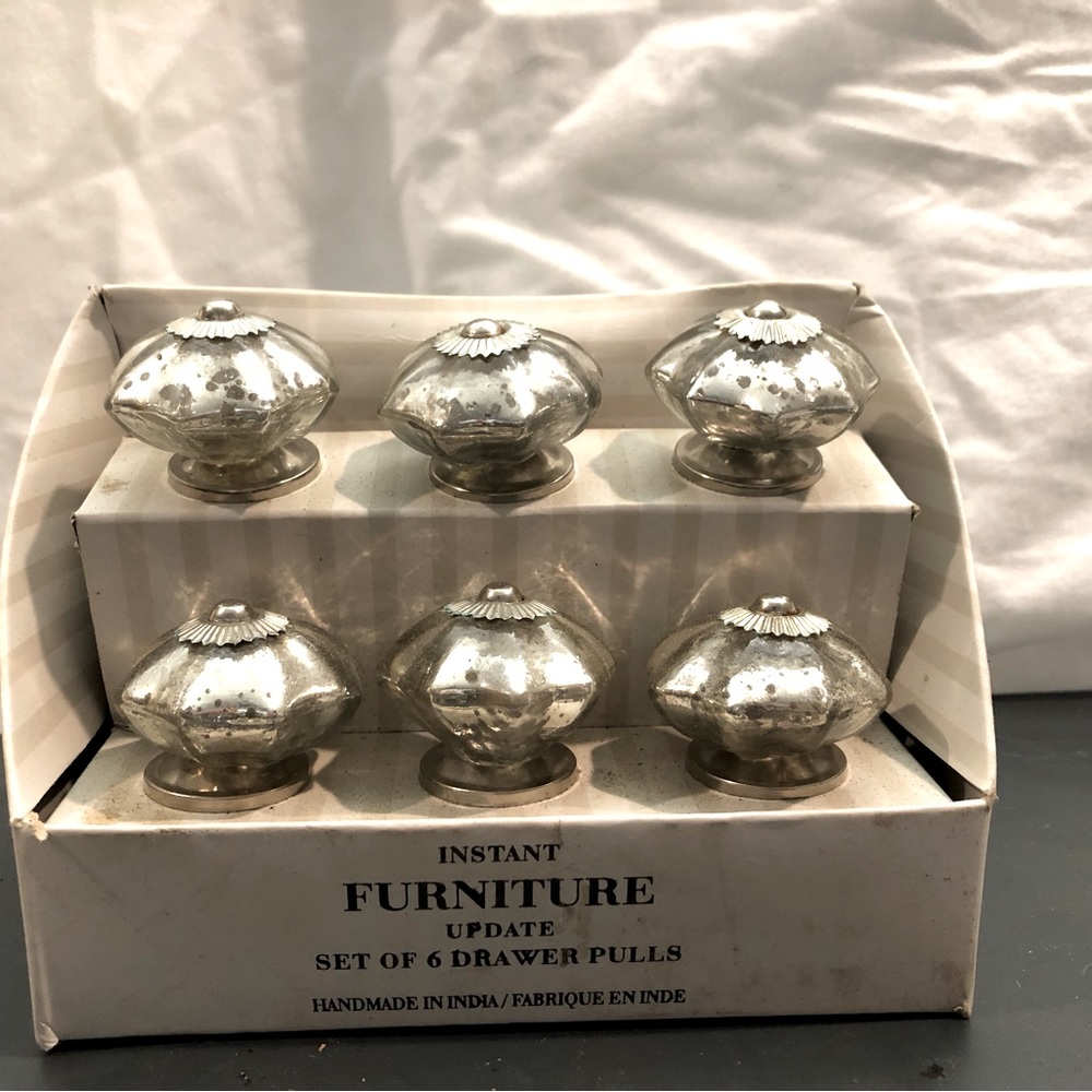 Set of 6 Drawer pulls.